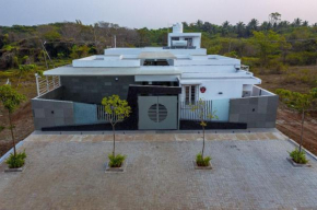 S R Pool Suites